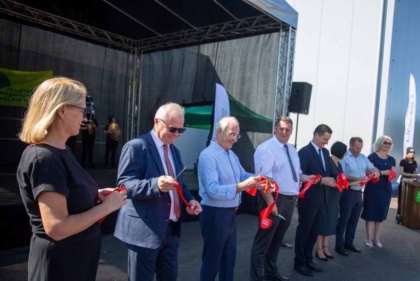Ļošas lipīgie pirksti pie Jelgavas&nbsp;atkritumiem